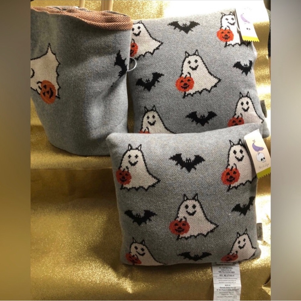 👻 3 piece Halloween Devil Ghost and Bat set - throw blanket and matching pillows